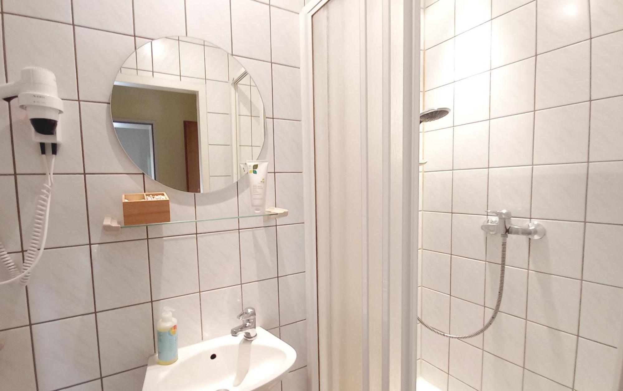 Triskele Haus - Oekologisches Gaestehaus Der Heilstaette Strelitz Neustrelitz Habitación foto