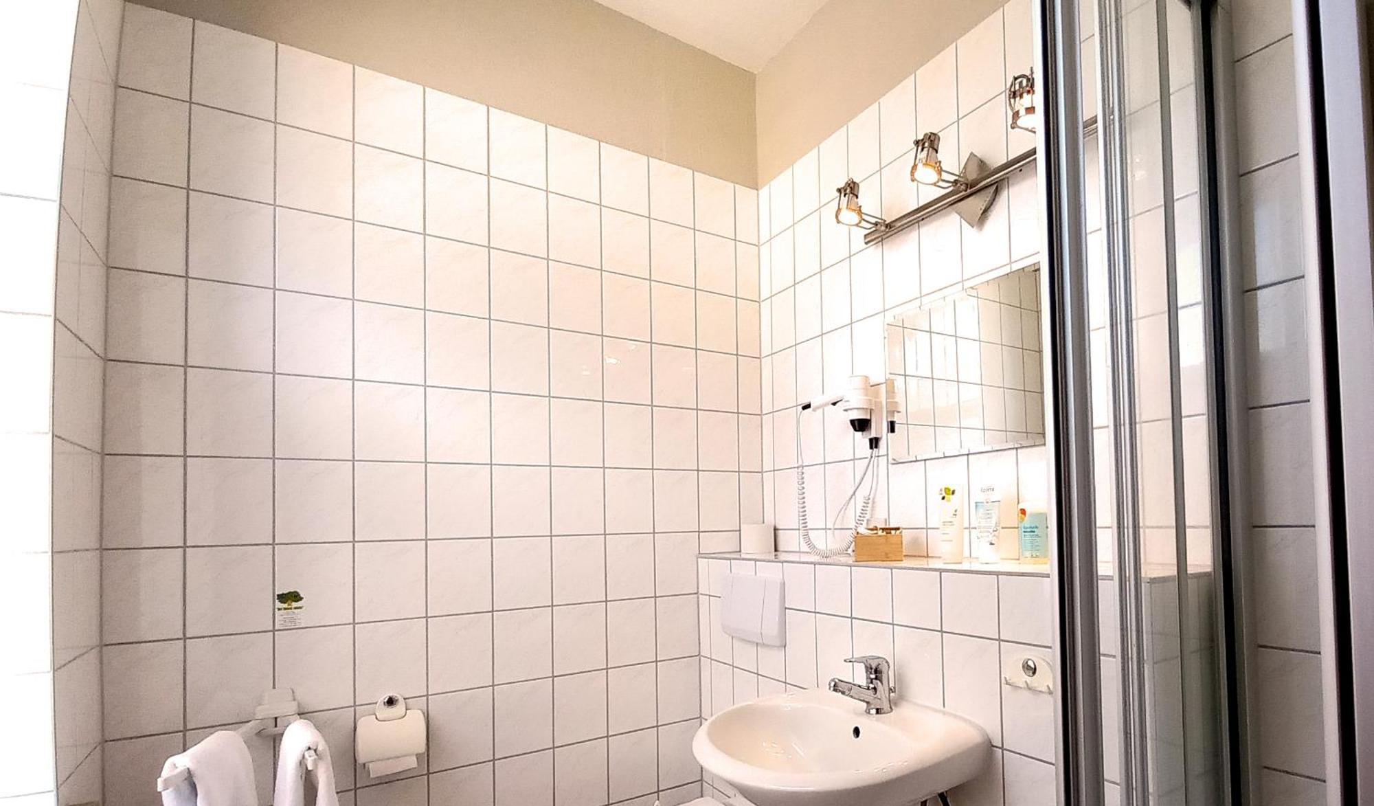 Triskele Haus - Oekologisches Gaestehaus Der Heilstaette Strelitz Neustrelitz Habitación foto